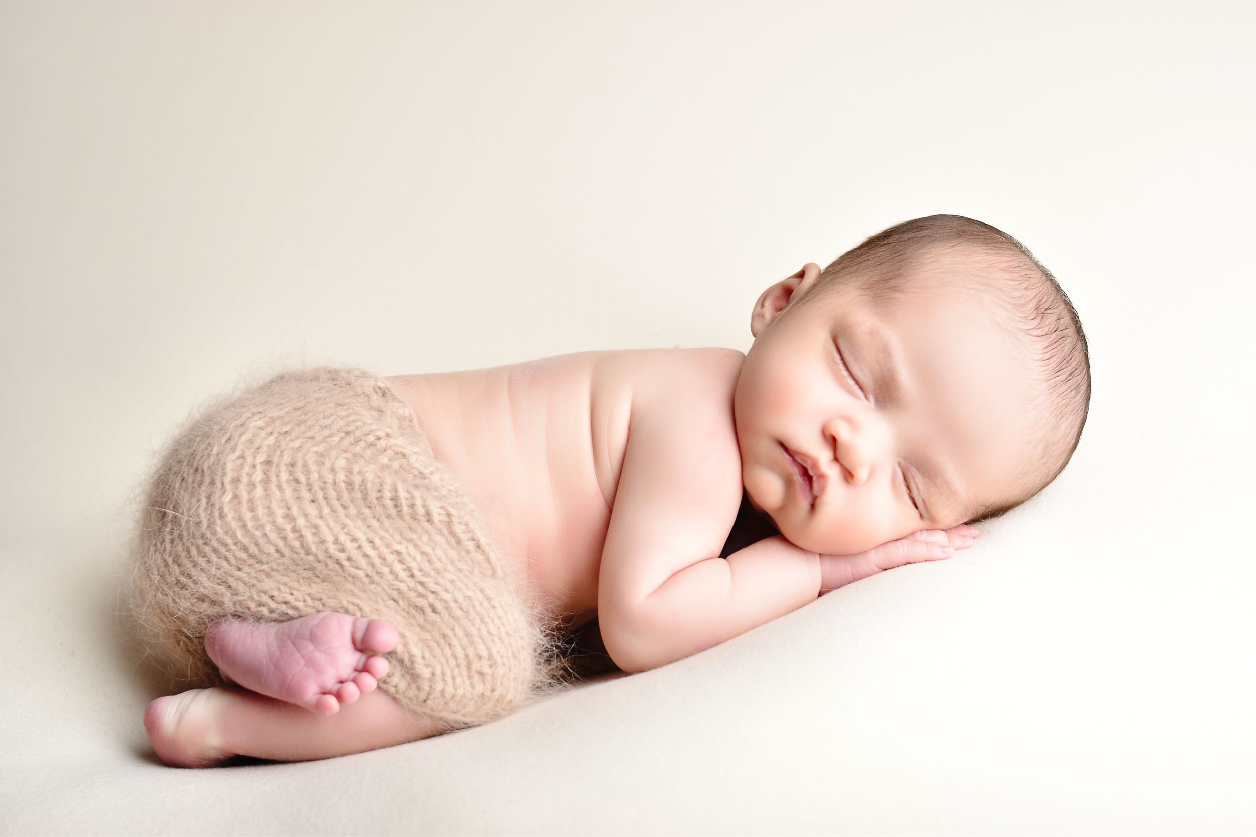 Best newborn photographer Saskatoon newborn photo