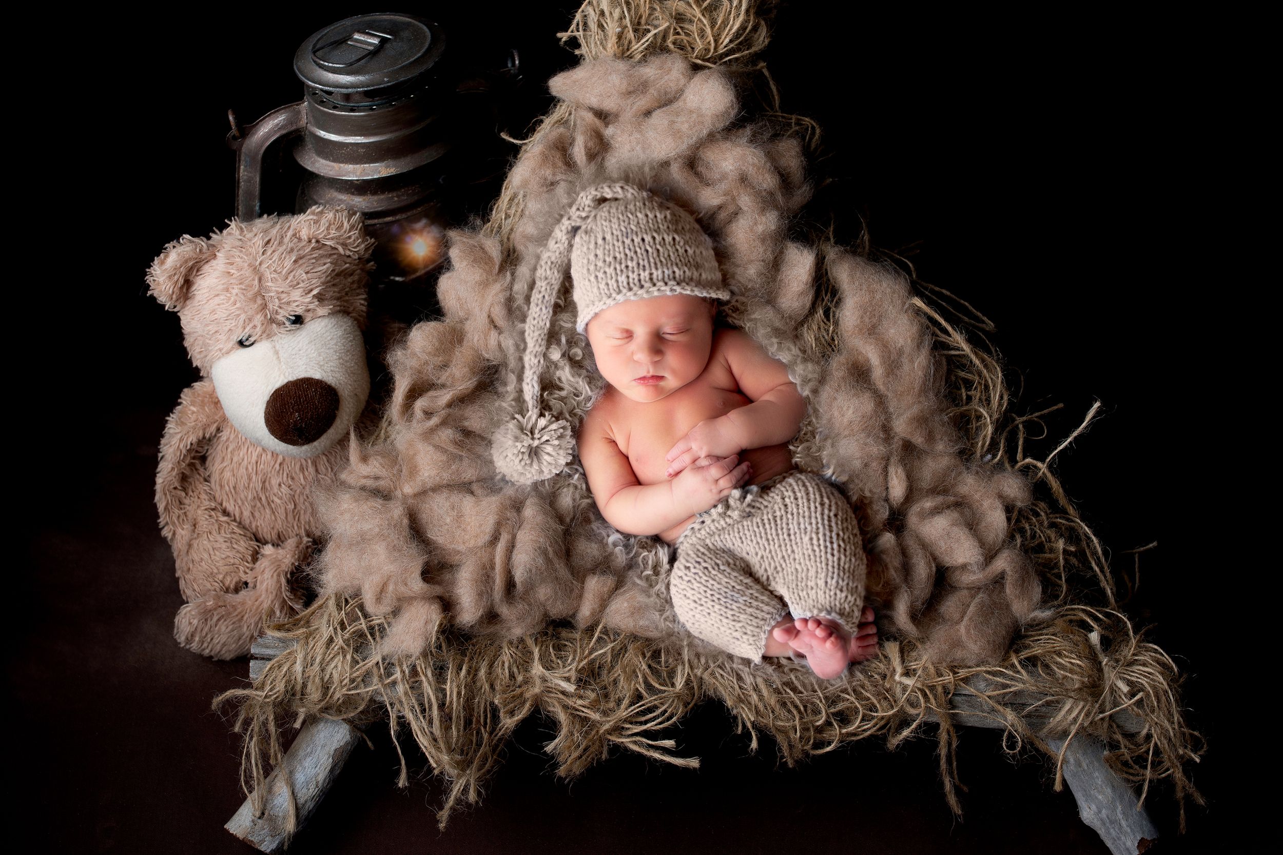 Best newborn photographer Saskatoon newborn photo