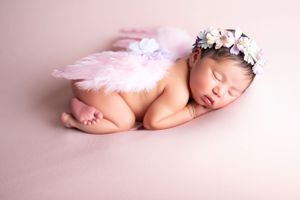 Best newborn photographer Saskatoon newborn photo