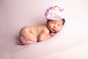 Newborn photographer Saskatoon newborn photo studio Saskatoon the best newborn photographer Saskatoon