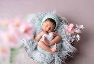 Newborn photographer Saskatoon newborn photo studio Saskatoon the best newborn photographer Saskatoon