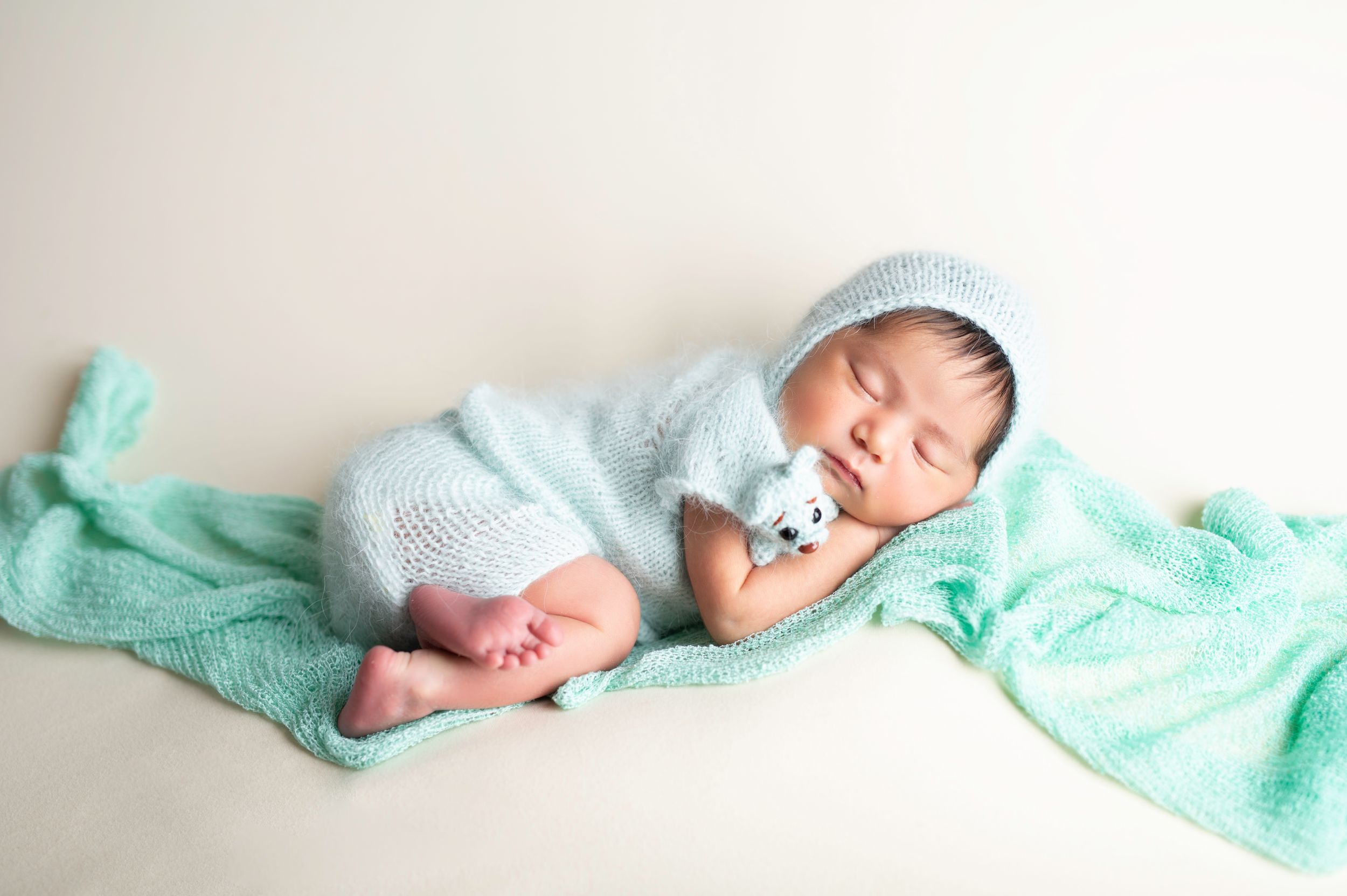 Newborn photographer Saskatoon newborn photo studio Saskatoon the best newborn photographer Saskatoon