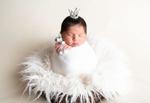 Best newborn photographer Saskatoon newborn photo