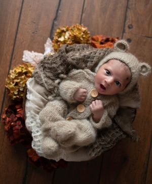 Newborn photographer Saskatoon newborn photo studio Saskatoon the best newborn photographer Saskatoon