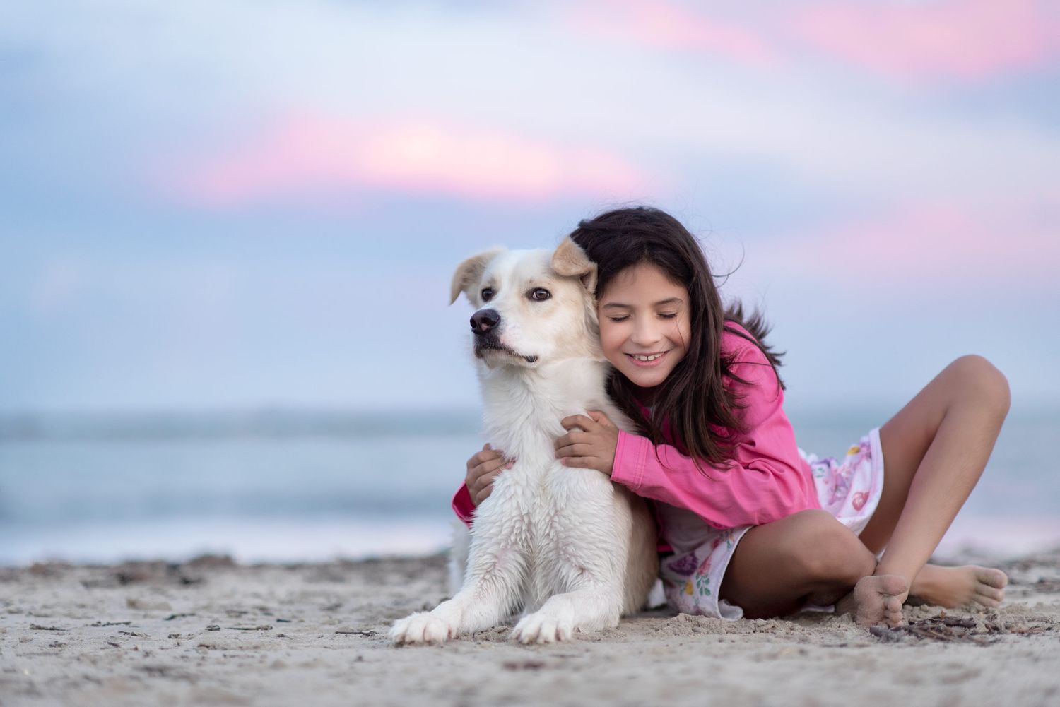 bambina-cane-tramonto-sorriso-spiaggia-sanremo-liguria