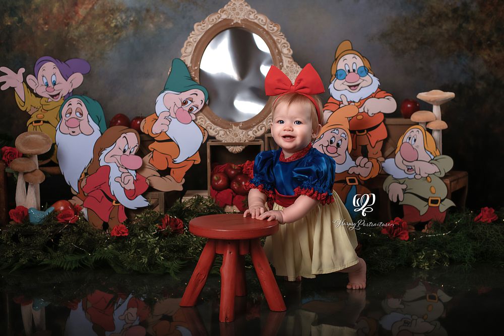 Snow White Cake Smash first birthday photoshoot Lexington, SC; best photography studio Lexington, SC; first birthday baby photoshoot