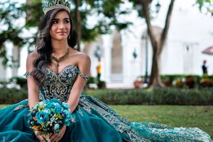 Fotografía profesional para fiestas de quince años en Panamá con acabado editorial.