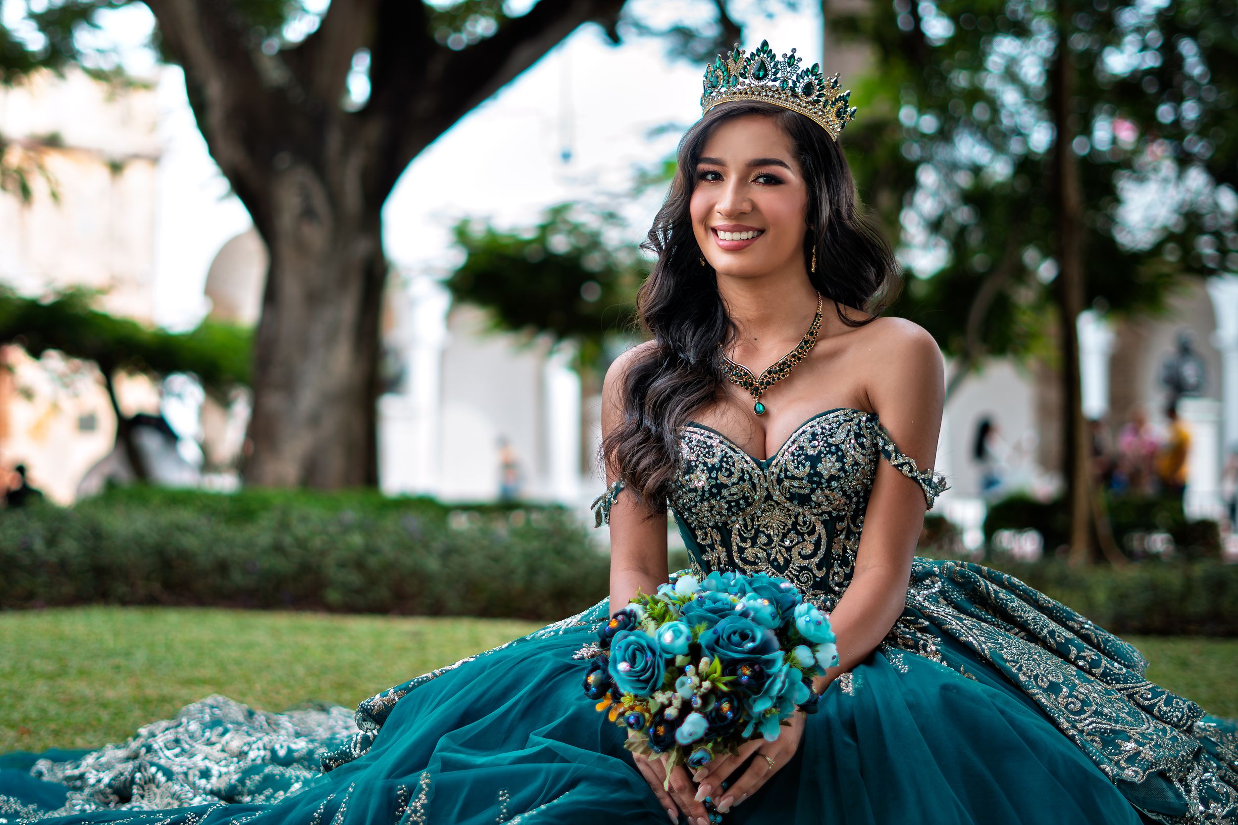 Retrato de quinceañera con retoque profesional y estilo moderno en Panamá.