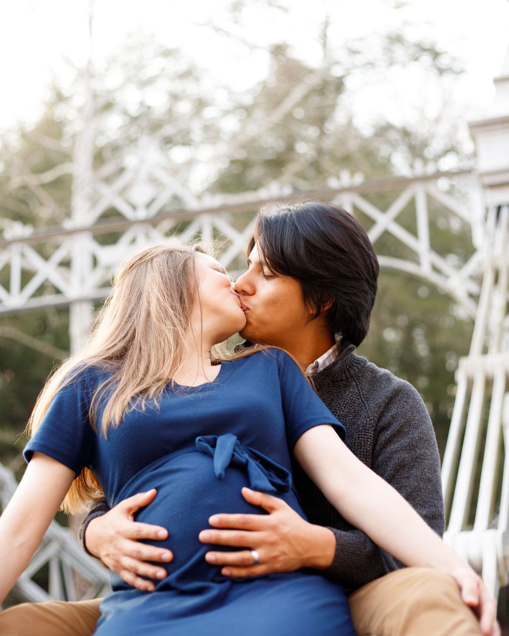 Maternity couple photoshoot at Cinderella Bridge in Youngstown, Ohio.