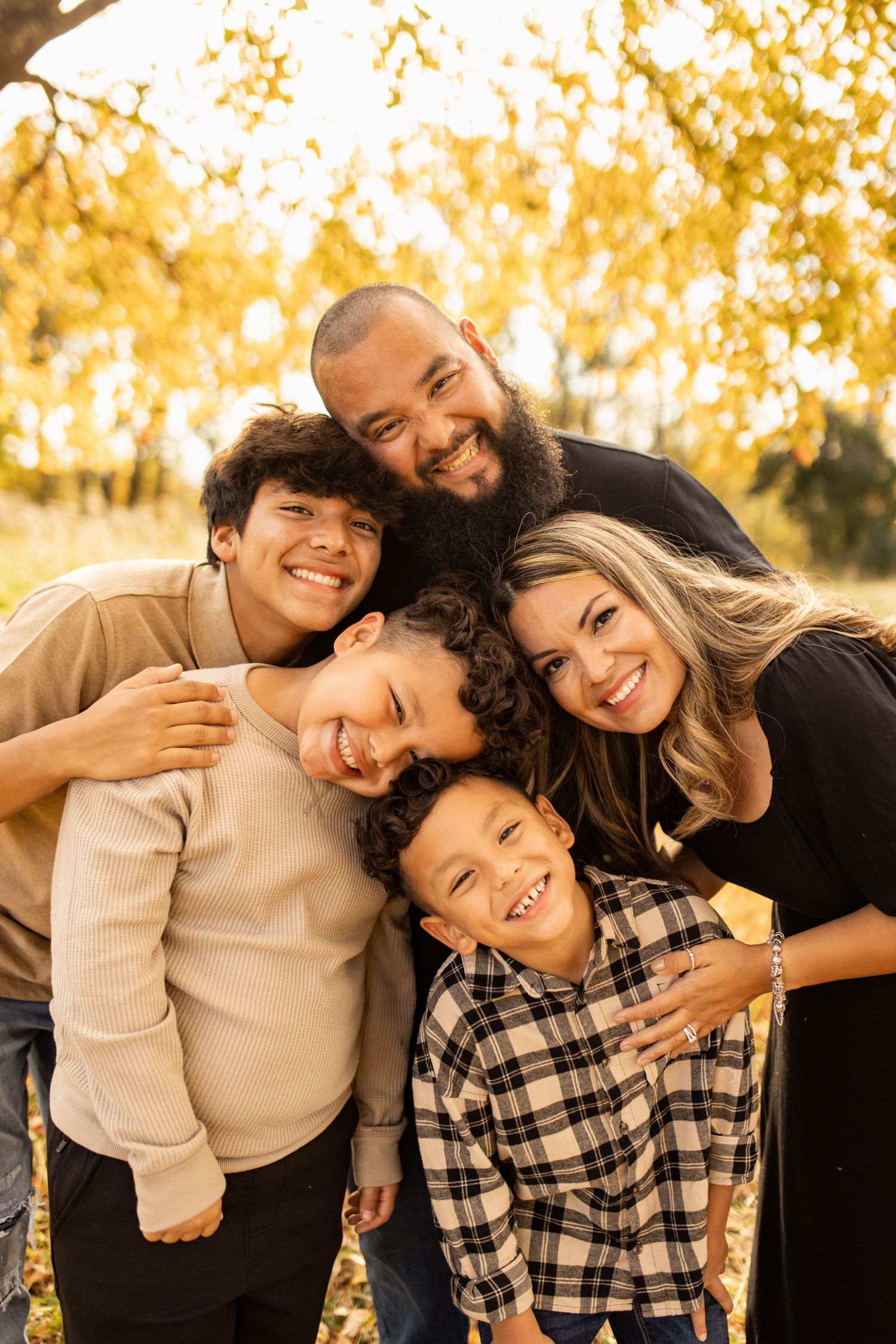 DC Family nuzzled up during lifestyle fall session in Frederick, MD