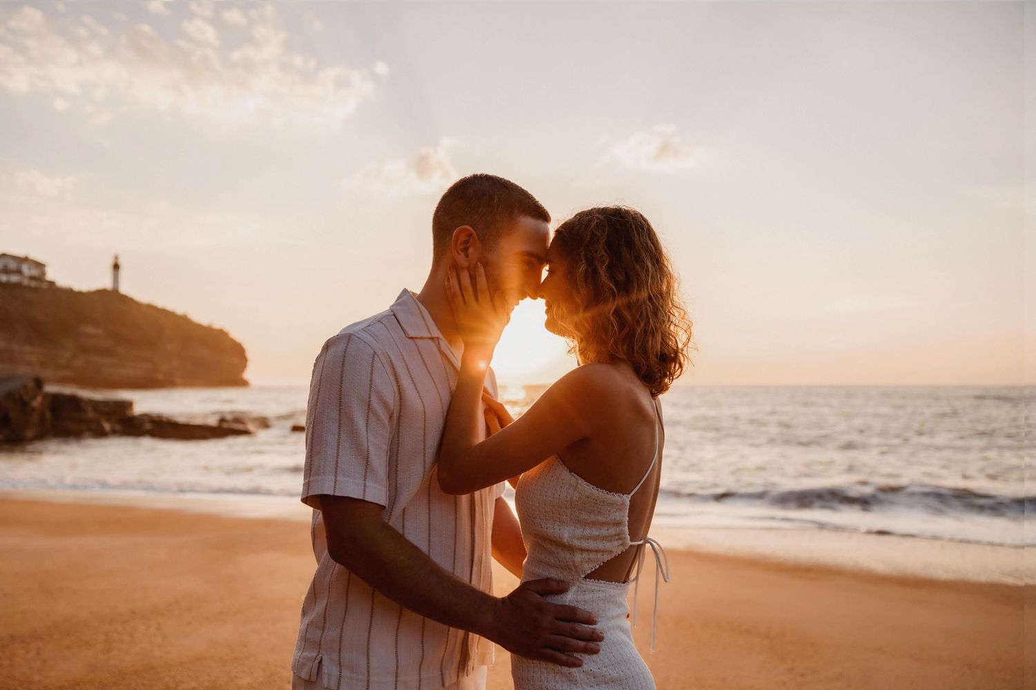 Couple sur la plage a Biarritz