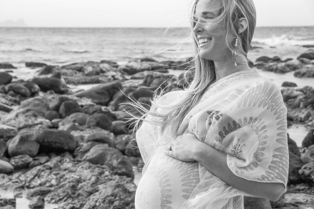Maternity photography Dorset, maternity photography in nature, natural light maternity photography beach maternity photo, Dorset photography