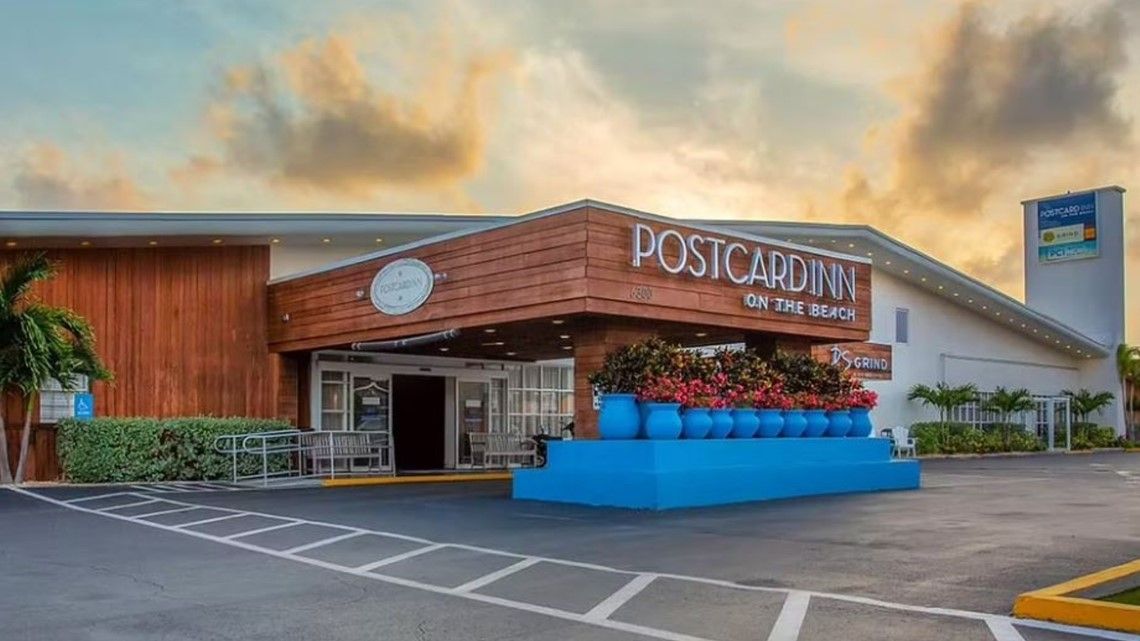 Postcard Inn Postcard Inn On The Beach - Brad Hall Studios