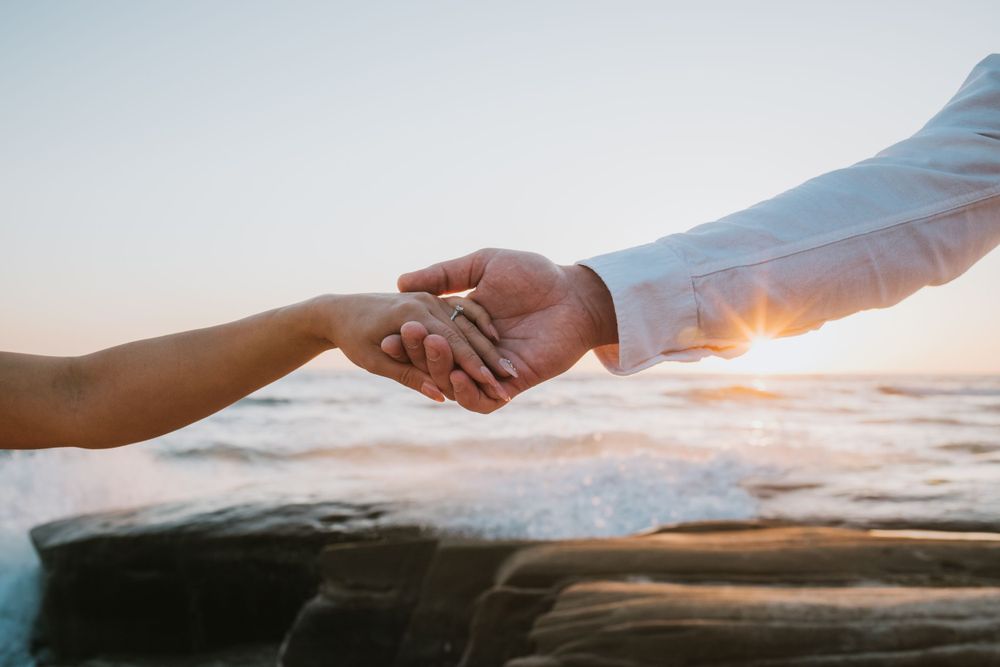 Beach engagement session inspo
