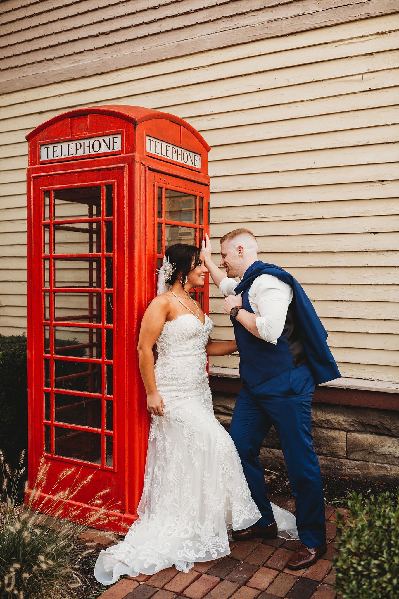 Bride and groom in Olmsted Falls Ohio Jessica Hepp Photography