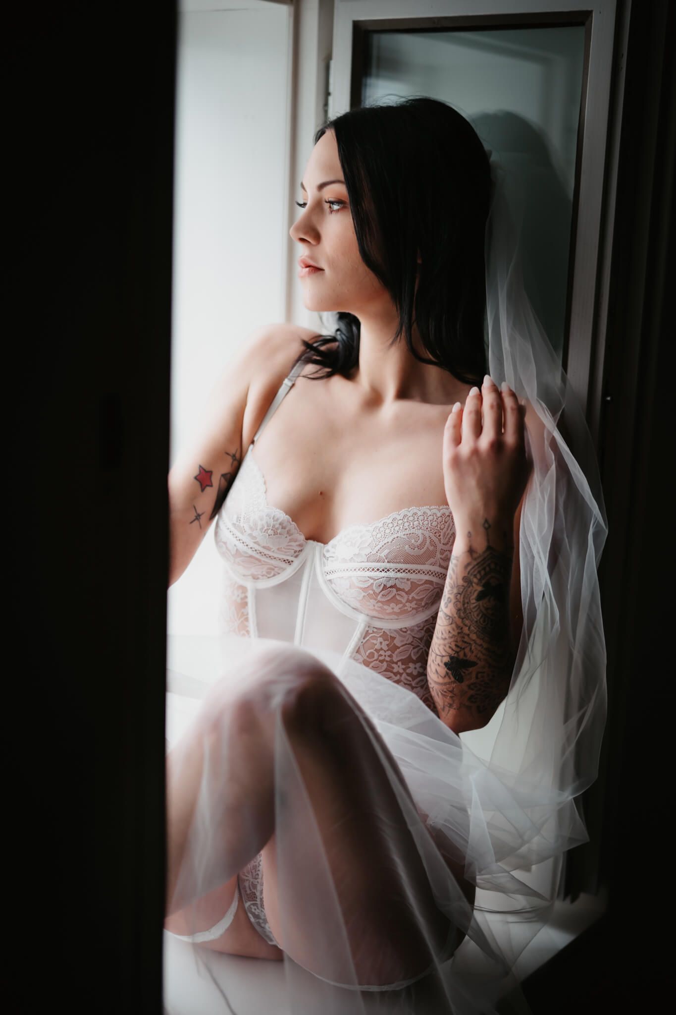 bridal boudoir linz sinnliche brautfotos morgengabe geschenk bräutigam sexy braut dessous schleier