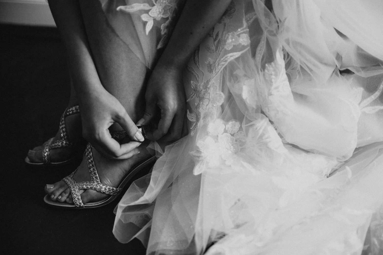 Detailfoto Get Ready Braut Brautkleid Deutschland Schloss Beuggen