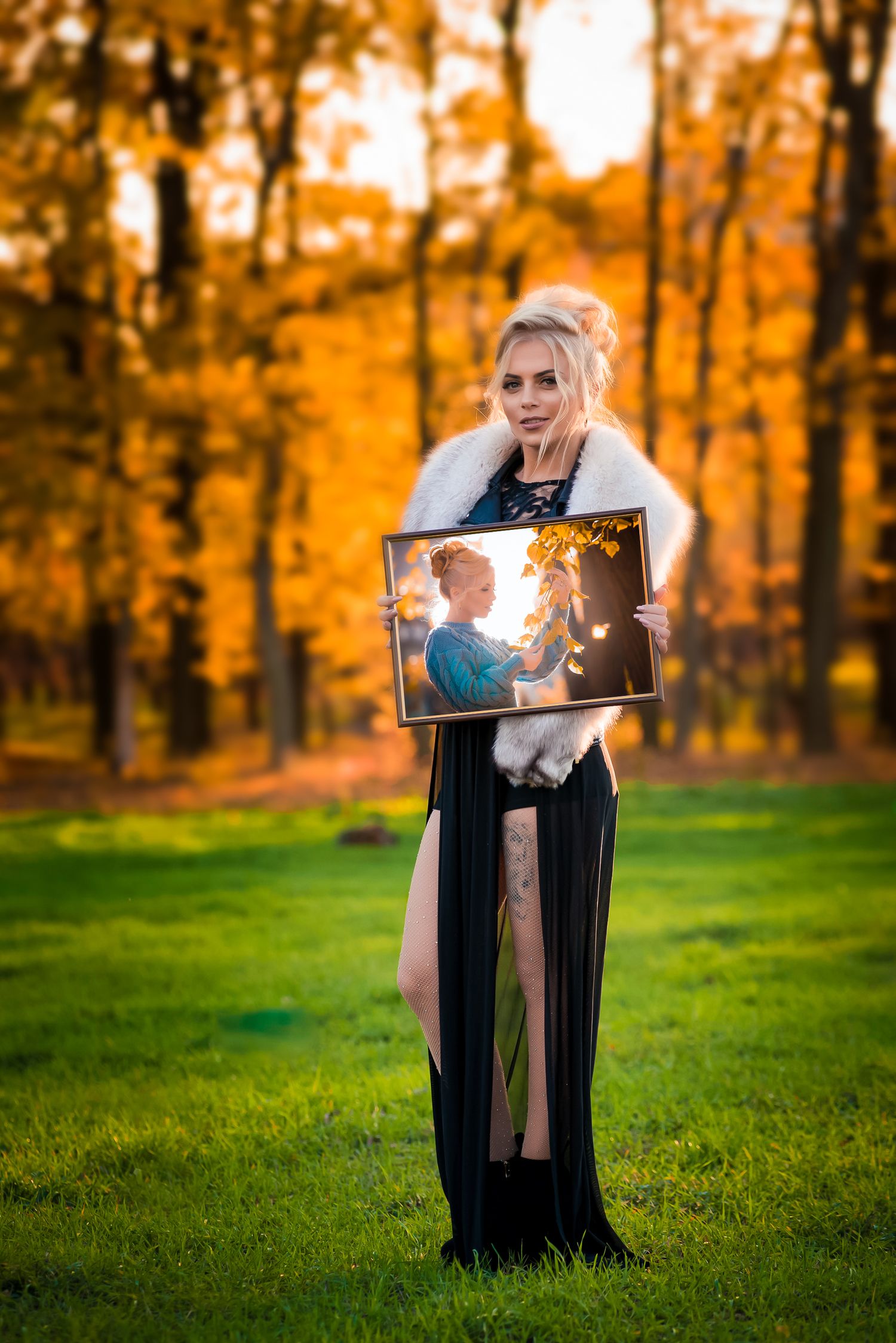 Creative outdoor portrait session with mirror props in a sun-drenched autumn park.