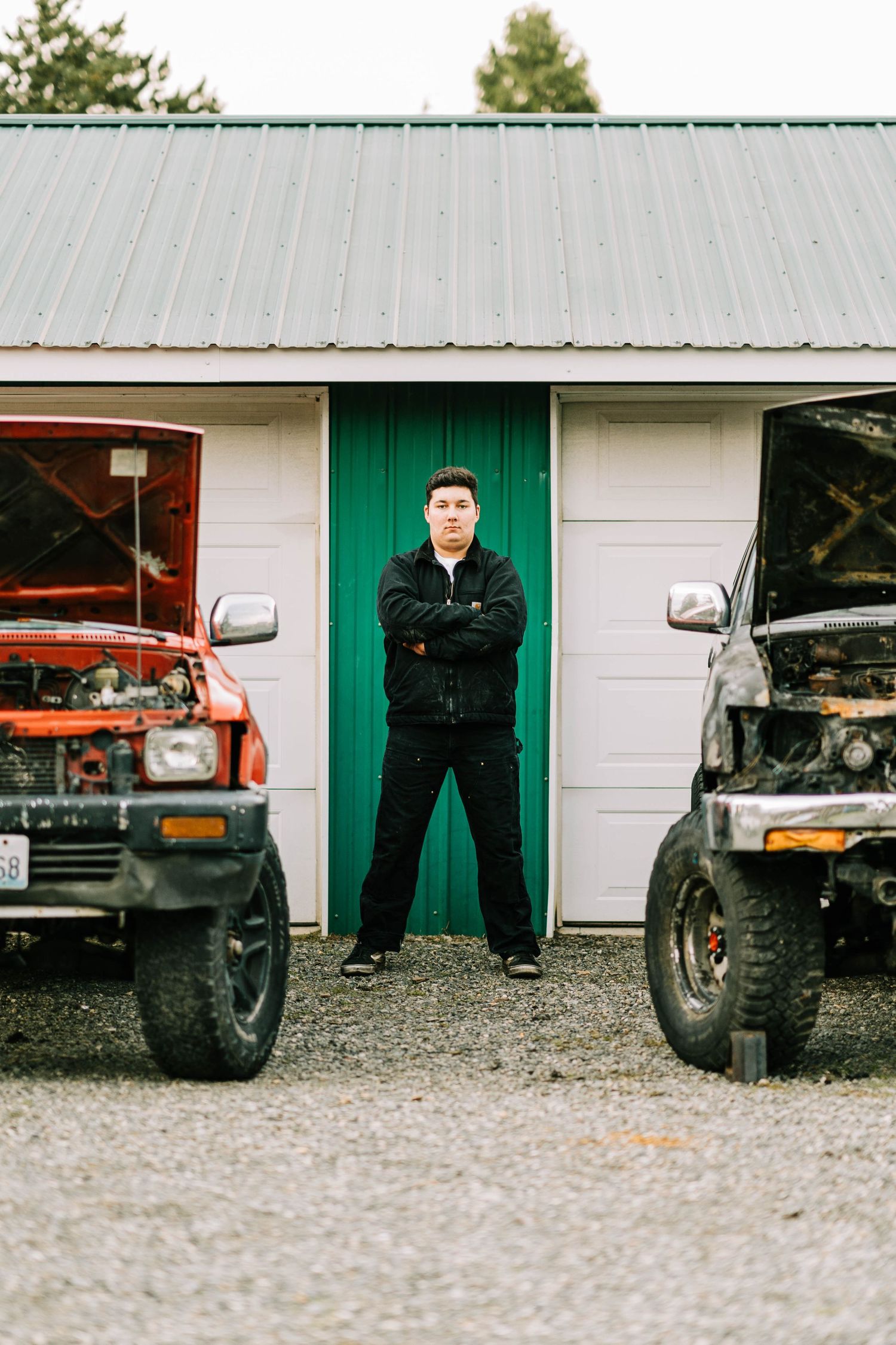 Mechanic-focused-senior+Golden-Isles+Unique-Senior-Session+BWK+ LINDY REBRO PHOTOGRAPHY-Senior-Portraits+Georgias