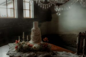 Dark and moody renaissance style wedding in the Pacific Northwest. Portland Oregon wedding.