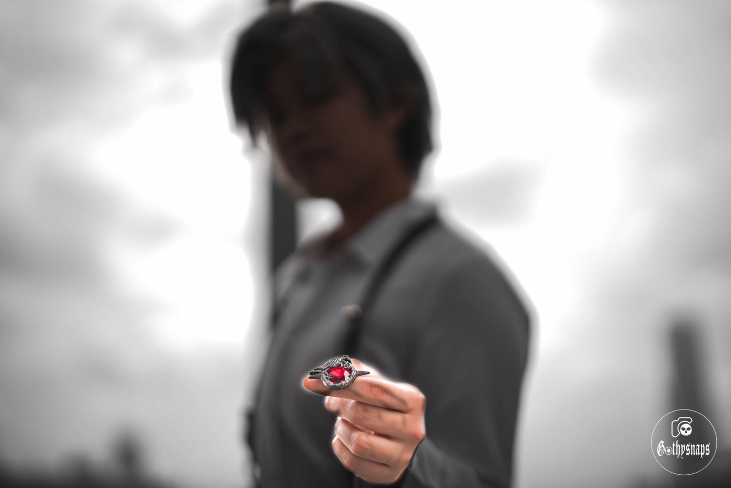 LND Cosplayer showing the ring to you.
