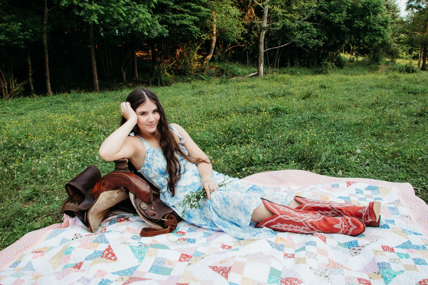 Lifestyle senior photos by Paducah photographer
