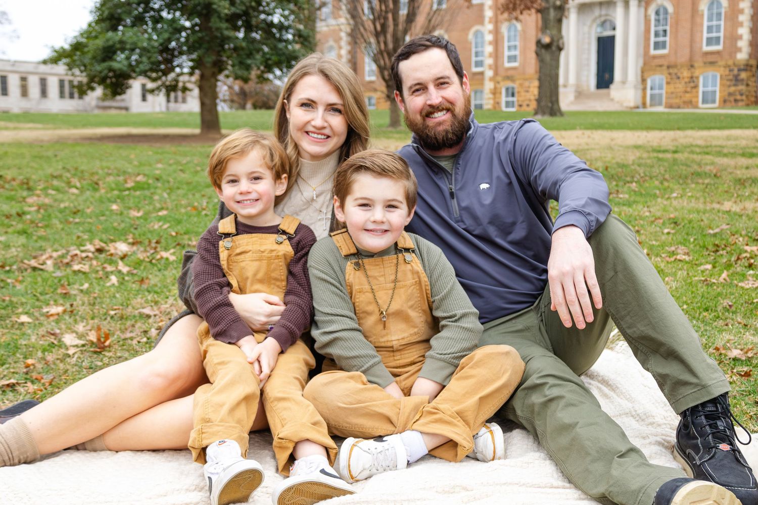 lifestyle family portrait photography nwa northwest arkansas fayetteville farmington springdale rogers bentonville bella vista senior newbor