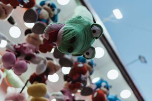 Colorful chaos with emotion – Lisbon fairground couple session
