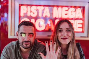 Close-up of spicy glance between the couple – documentary couple photography