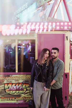 Fairground lights and bold love — cinematic couple photography in Portugal