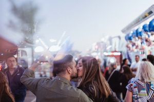 Fun fair vibes – Lisbon couple session with attitude