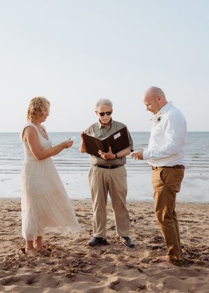 intimate microwedding elopement photography in Shediac New Brunswick wedding photography packages, freelance wedding photographer
