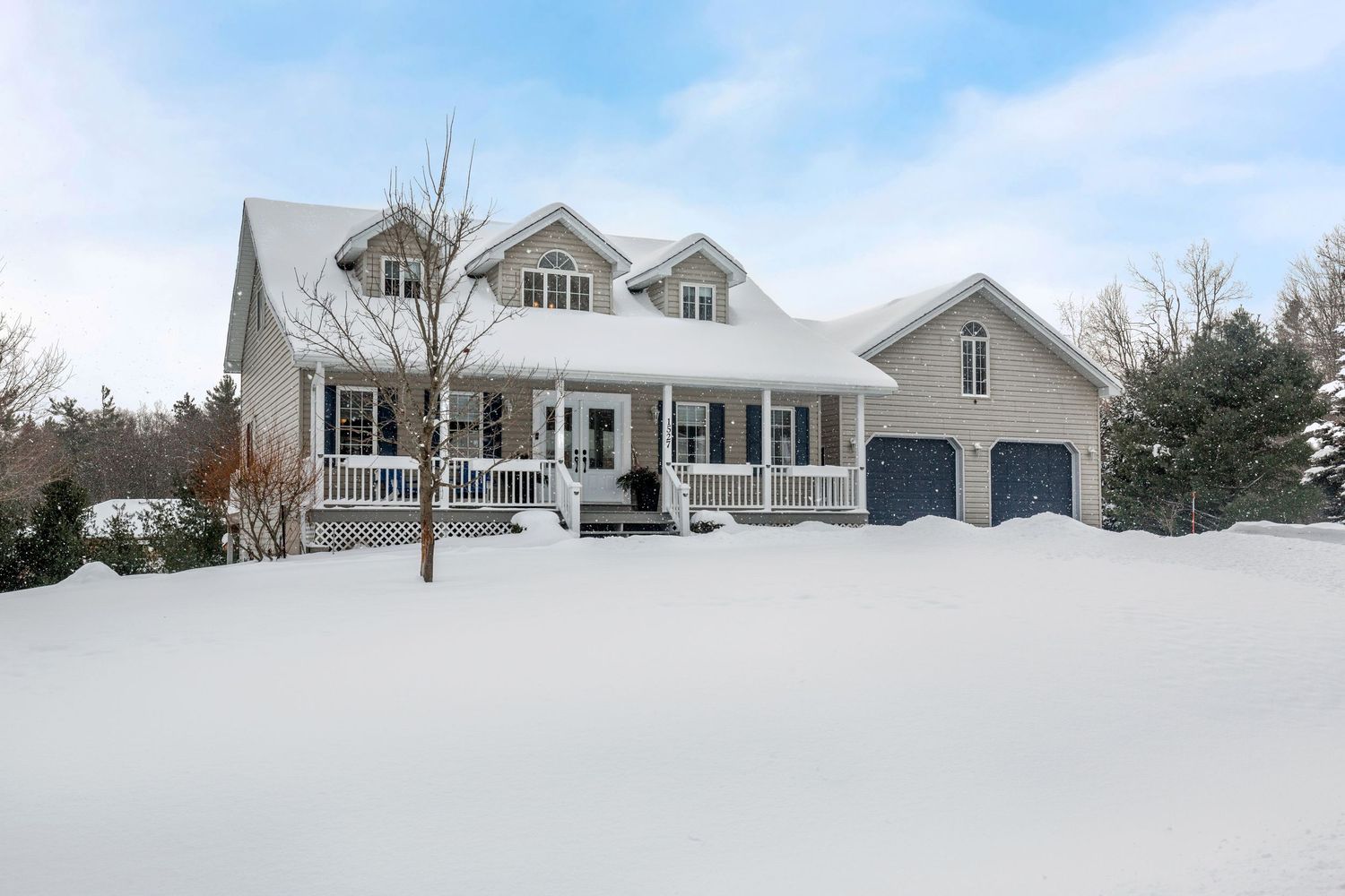 A photo of a detached home in Midland Ontario for a real estate listing in Georgian Bay photographed by Sarah Tennant