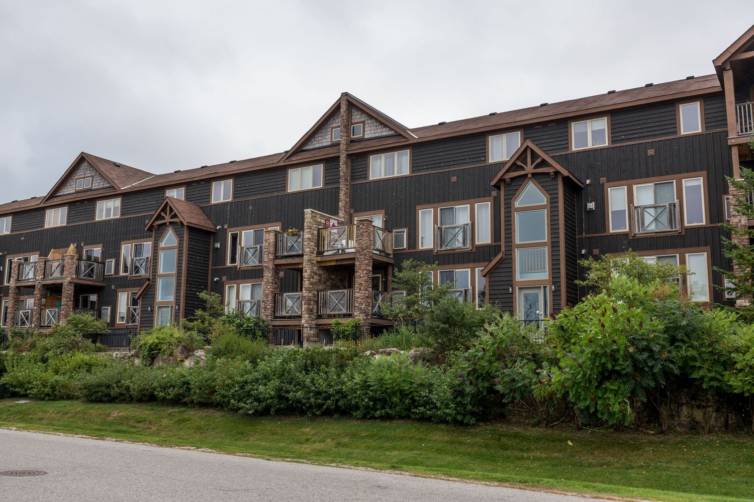 A photo of a condo in Collingwood Ontario for a real estate listing in Georgian Bay photographed by Sarah Tennant
