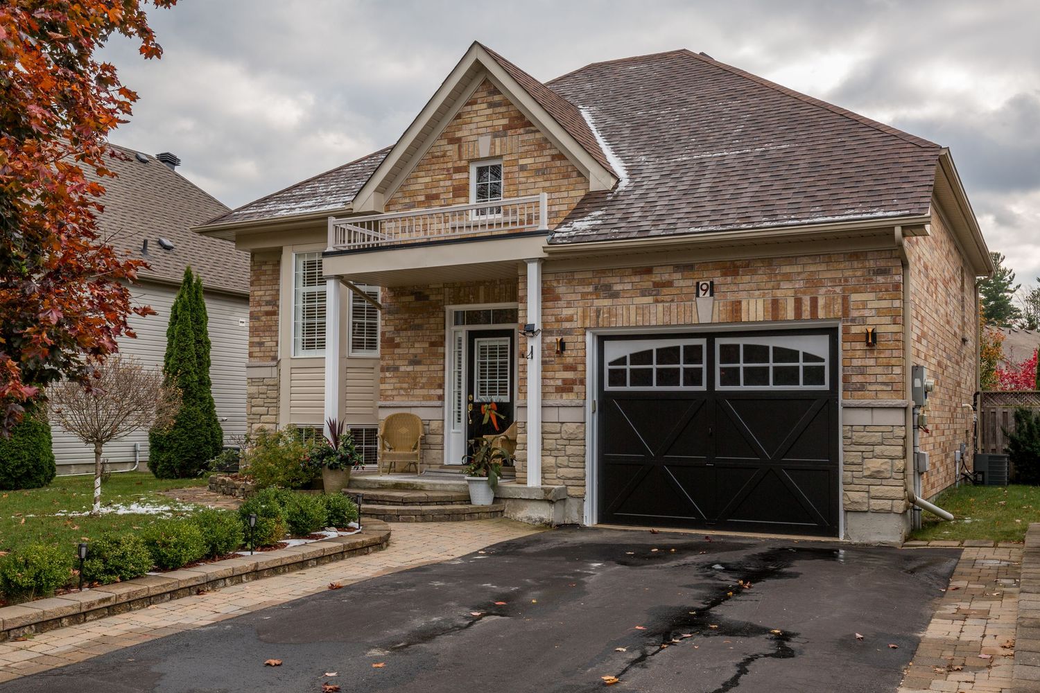 A photo of a detached home in Wasaga Beach Ontario for a real estate listing in Georgian Bay photographed by Sarah Tennant