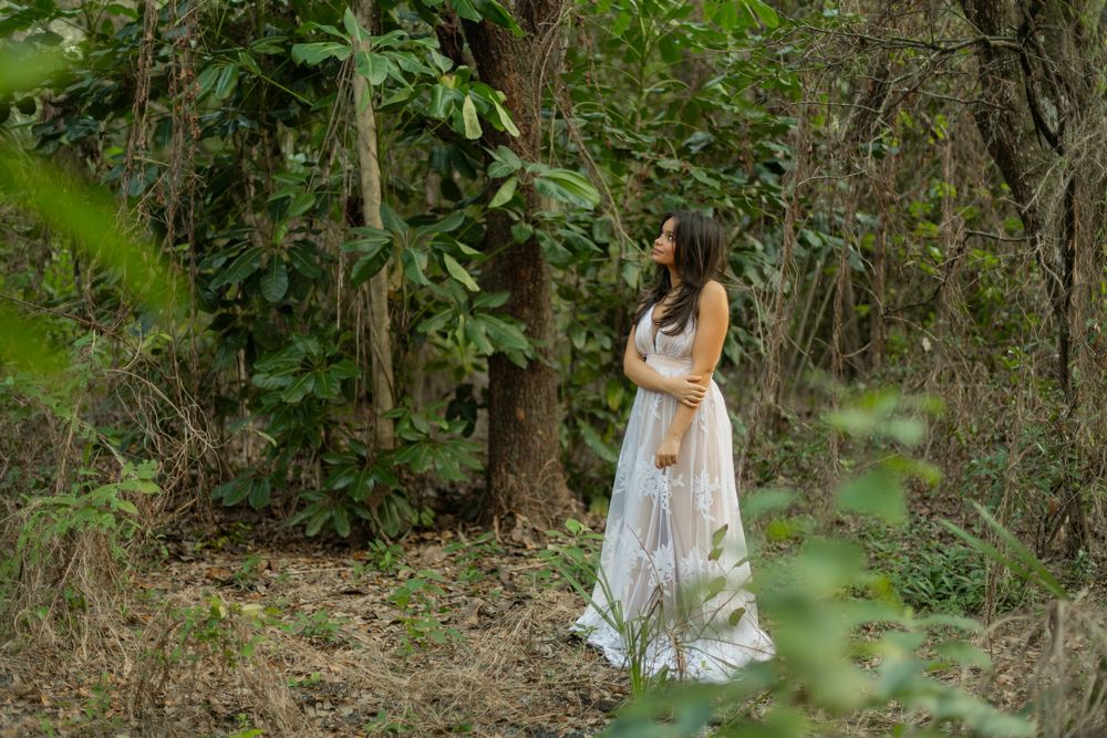 fun poses for senior portraits in woods at tree tops park in davie