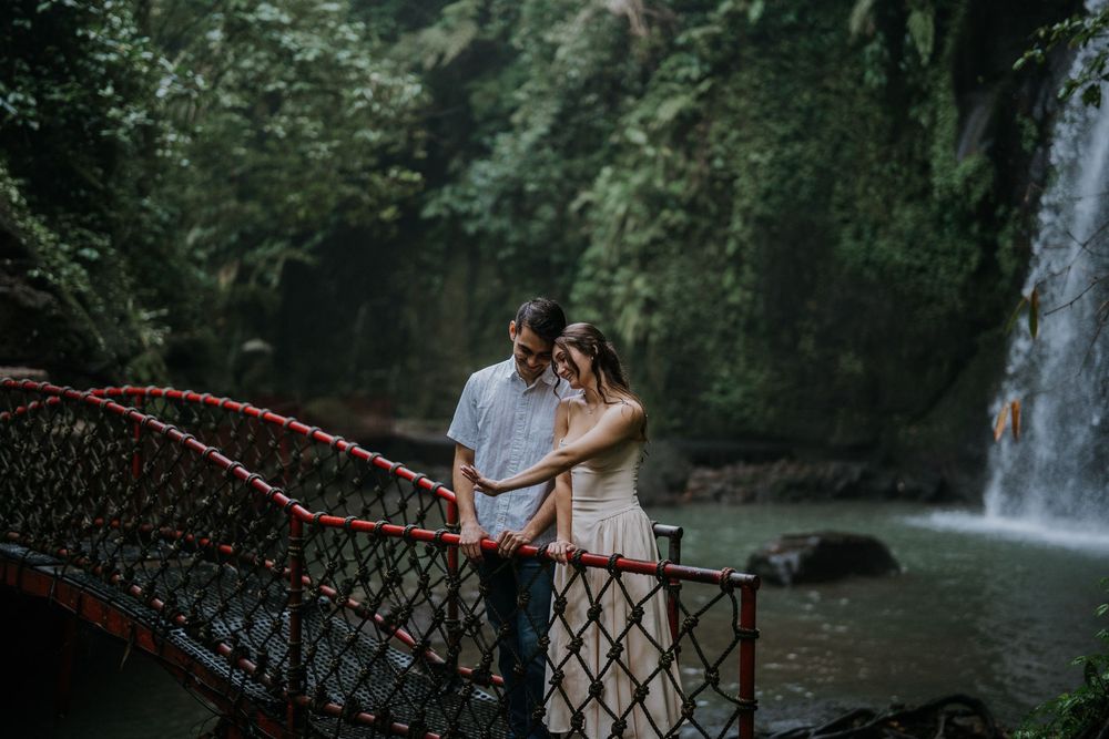 Secret proposal couple photoshoot at Ulu Petanu Waterfall Bali