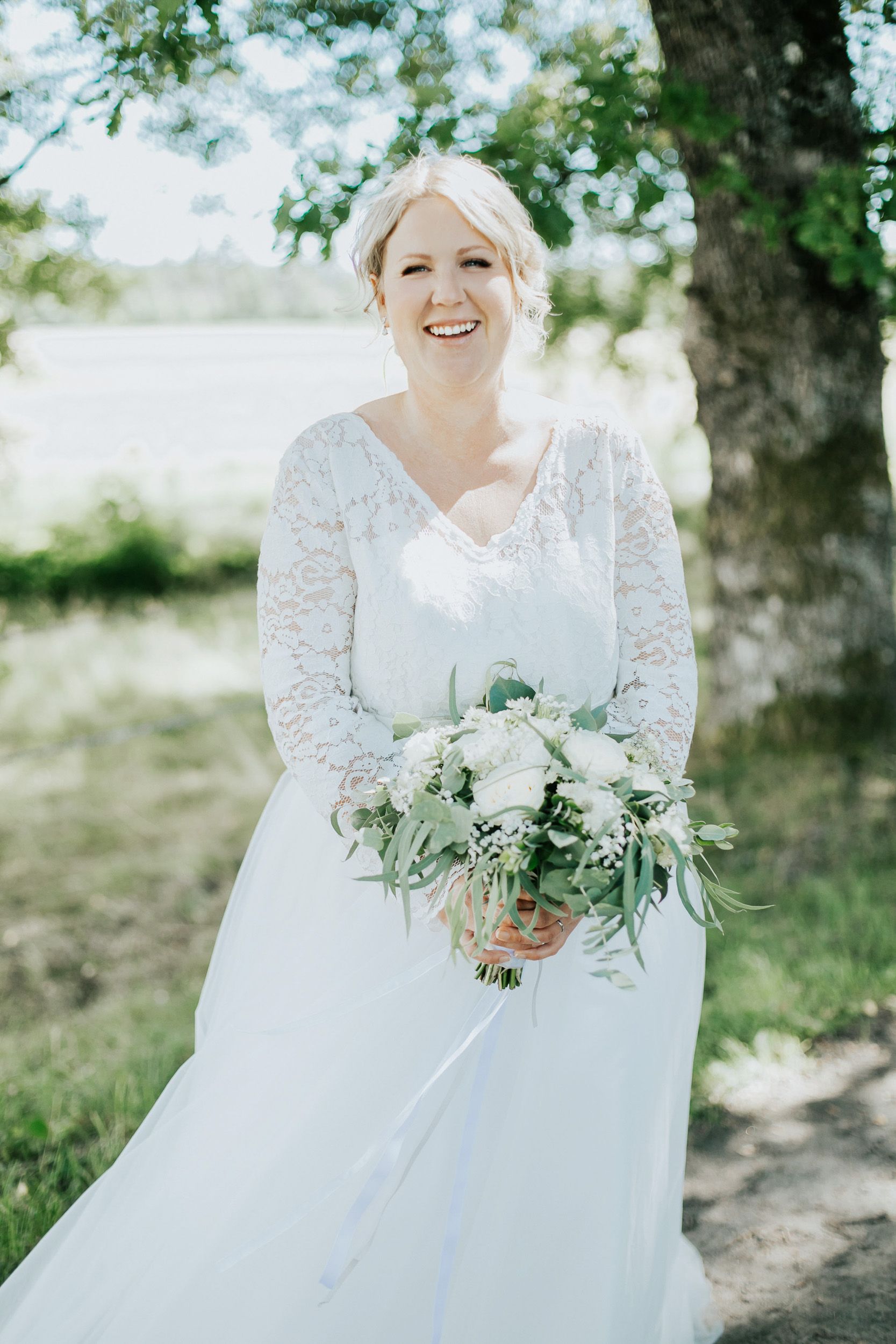 Malin och Kents bröllop i Grava kyrka i Karlstad. Bröllopsfotograf Rebecca Nordin.