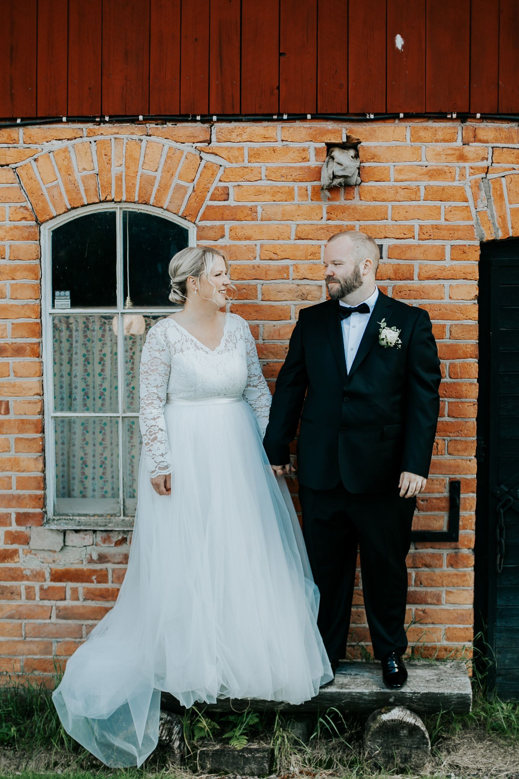 Malin och Kents bröllop i Grava kyrka i Karlstad. Bröllopsfotograf Rebecca Nordin.