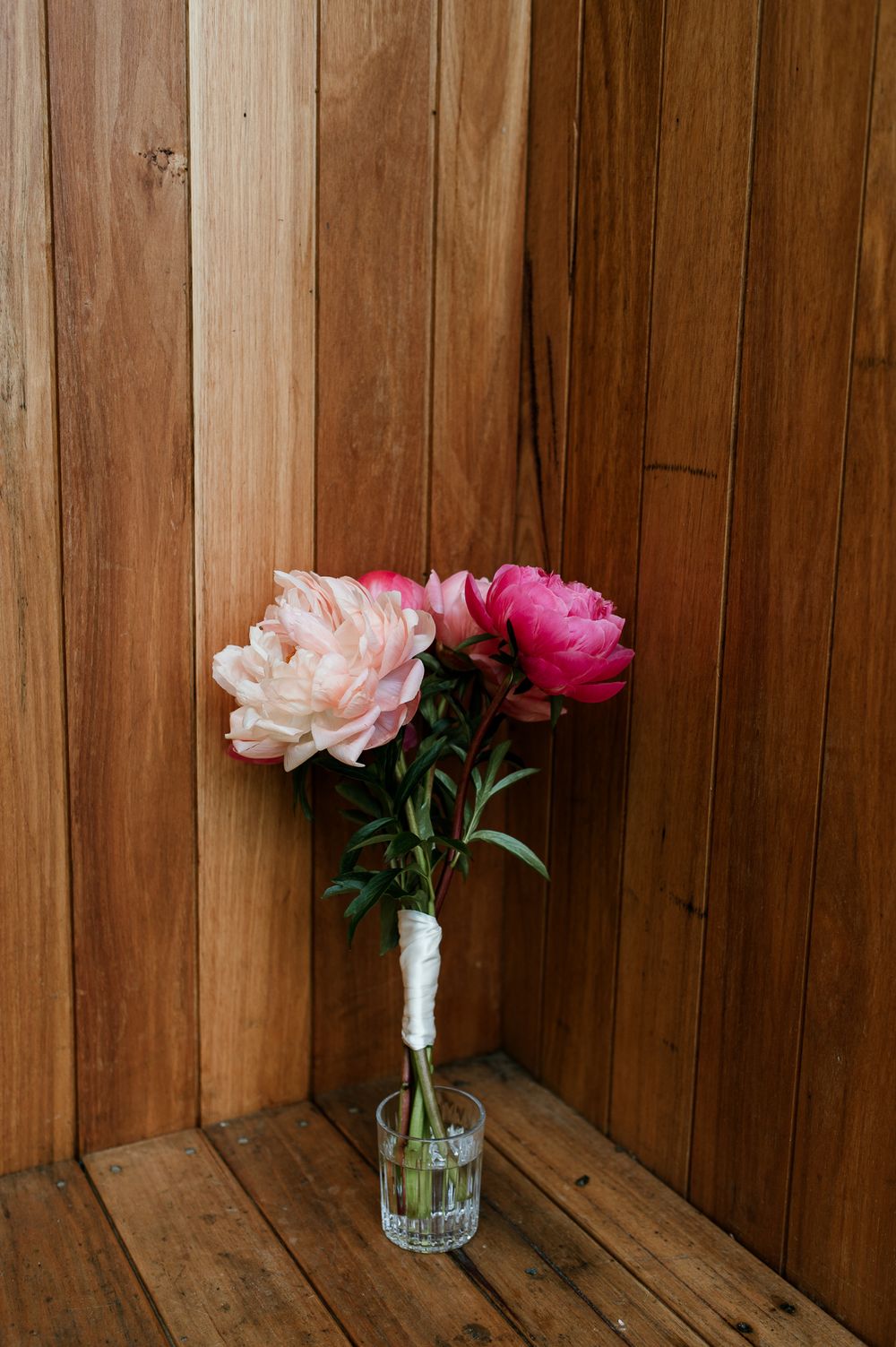 flowers for an elopement at air bnb, hunter huon tasmania by joss jensen photography