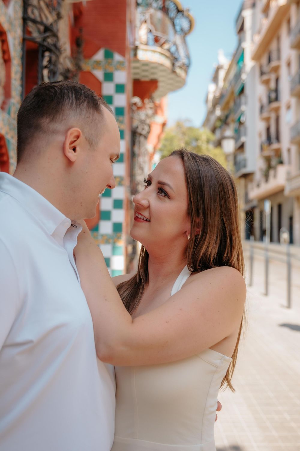 Tender moments captured at Casa Vicens