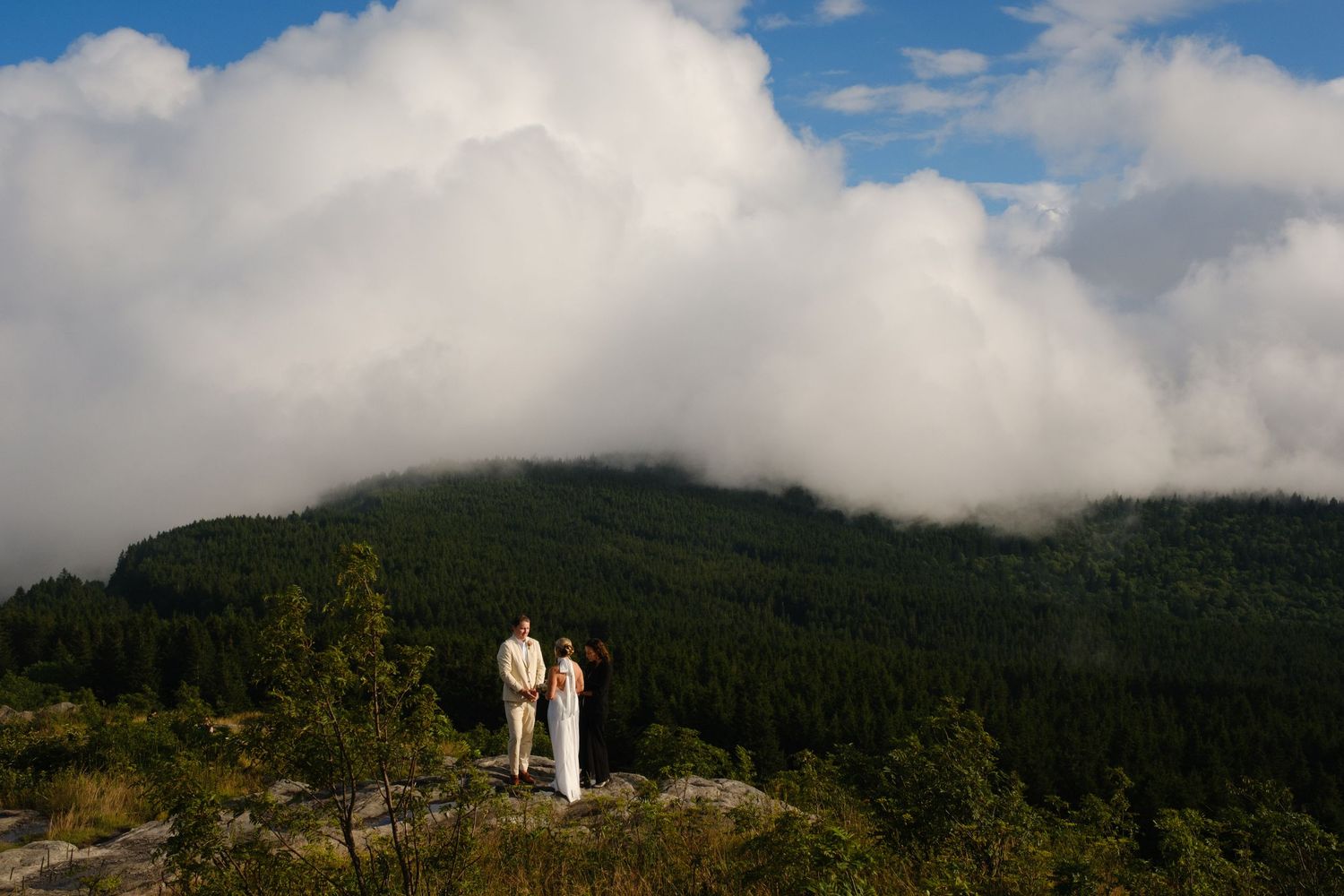 Rose + Reid Black Balsam Knob Elopement July 2025. Perfect 365 degree mountain view near AVL Photography by Stephanie A Smith Photography