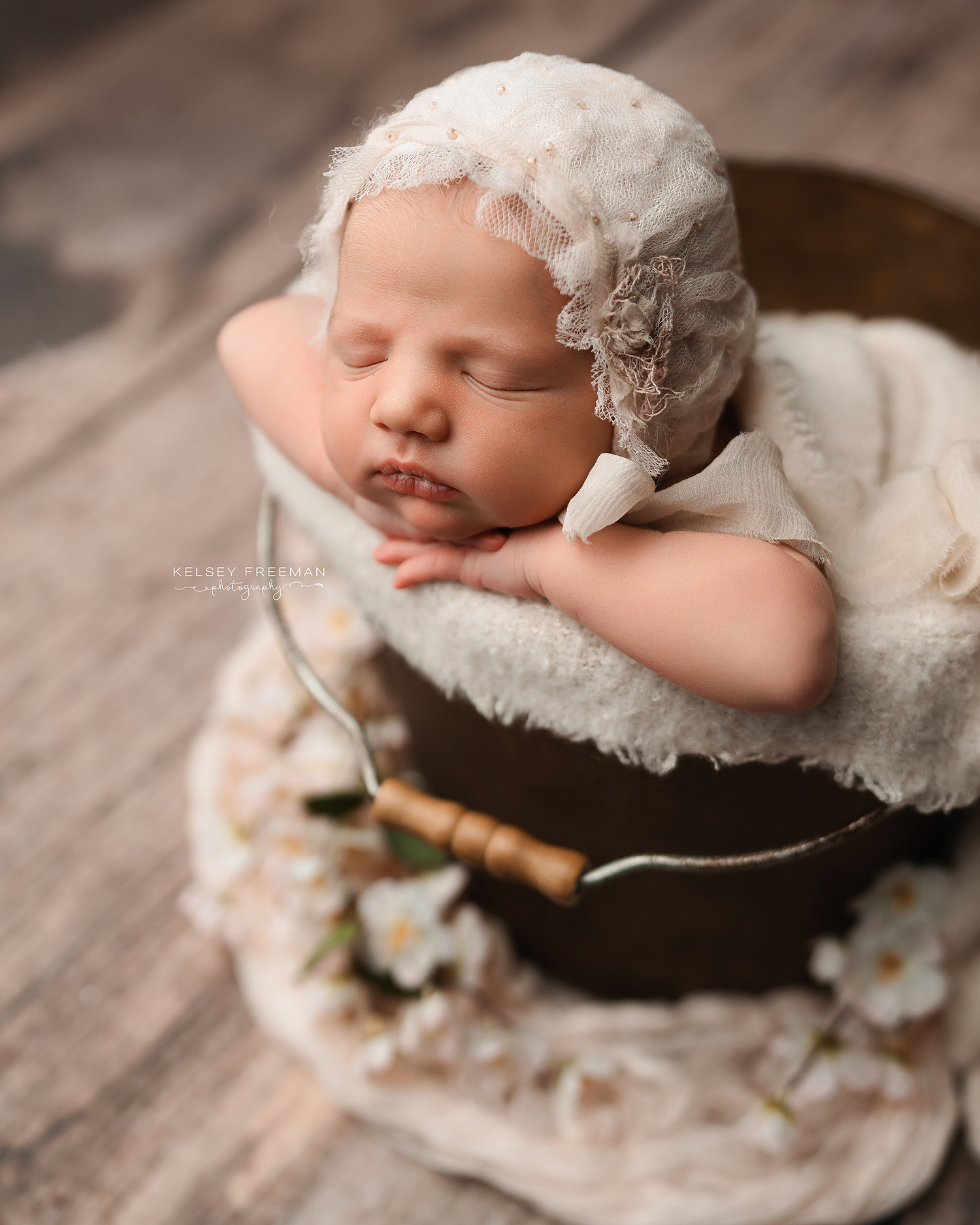 Newborn photography studio located in between Atlanta, Georgia and Birmingham, Alabama with full service photo studio.