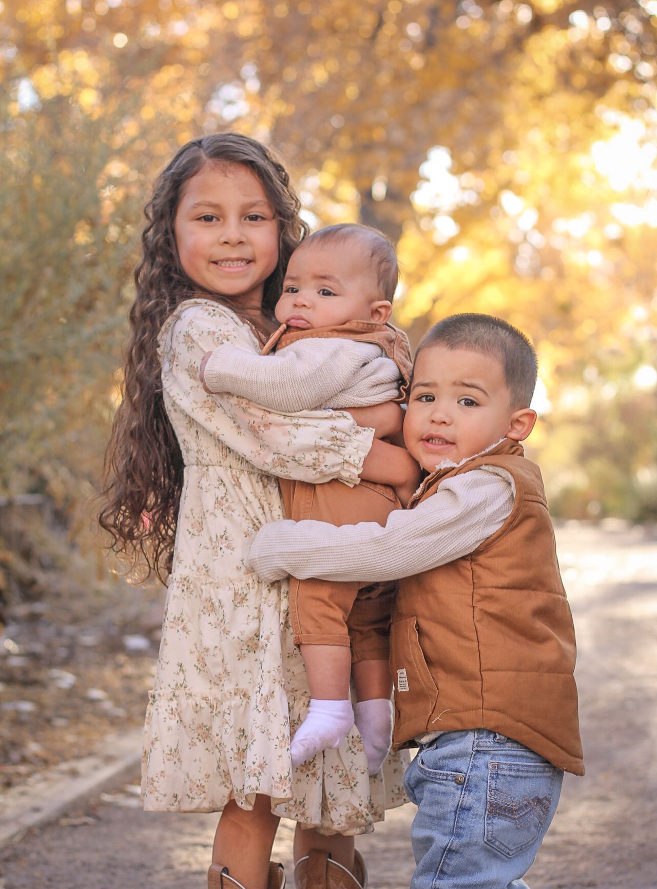 Children hugging for a portrait session in Albuquerque, NM