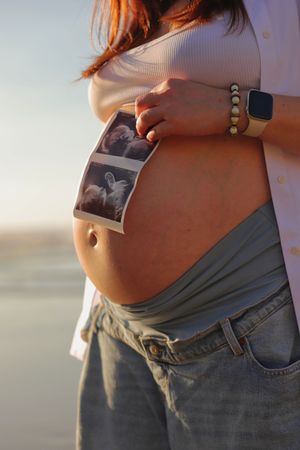 sesión de fotos embarazada, fotógrafa en País Vasco, fotografía familiar