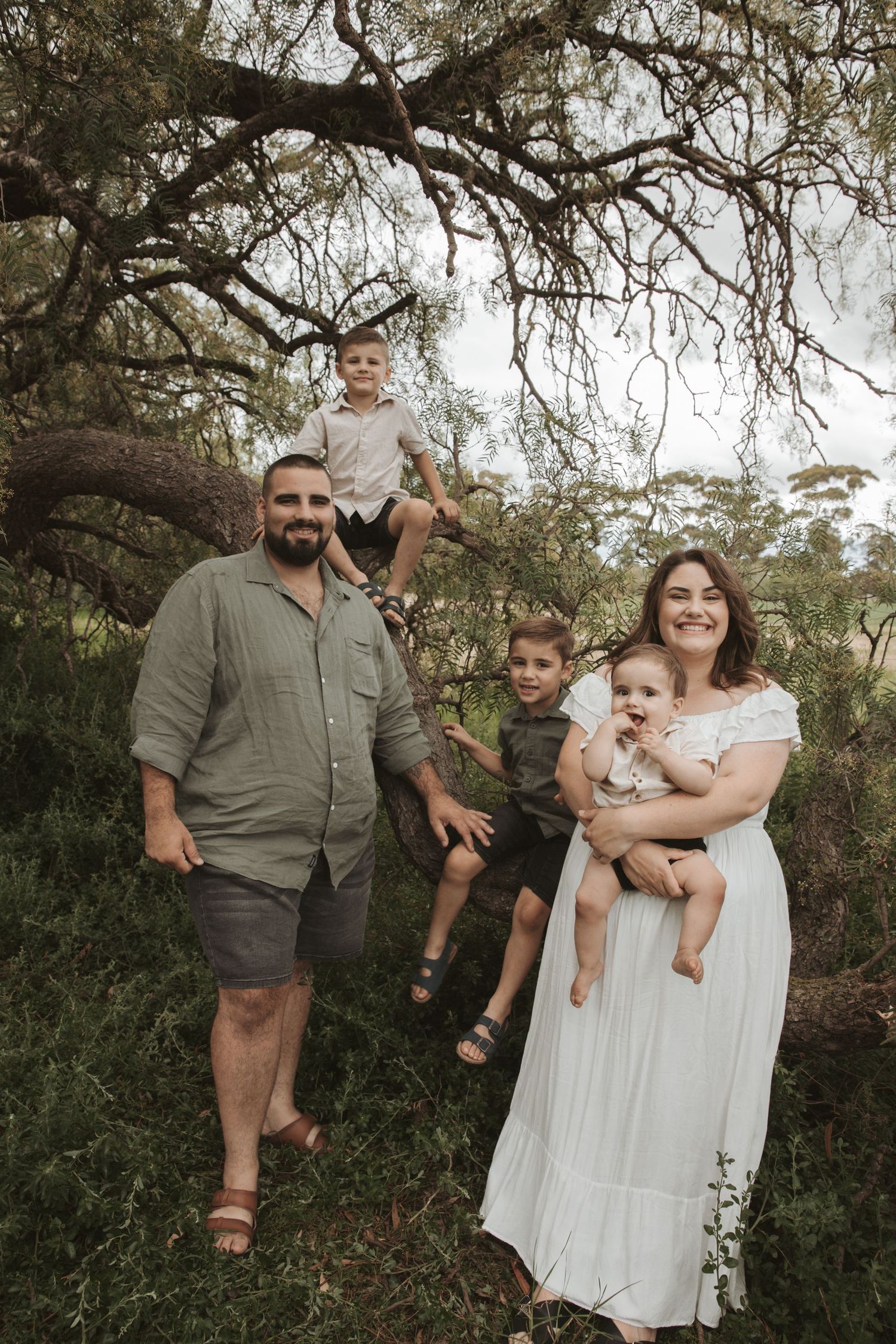Melbourne family photographer, natural family photos, candid family moments, outdoor family photoshoot, lifestyle family photography