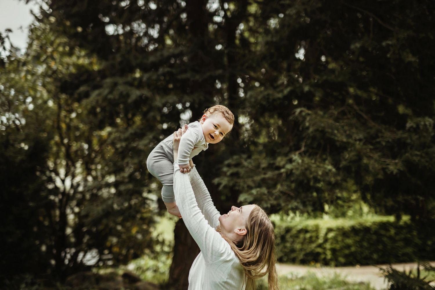Fotograf Århus Familiefotografering i Botanisk Have Århus. Fotograf Jane Søndberg. Skønne billeder af dine børn, lige som de er!