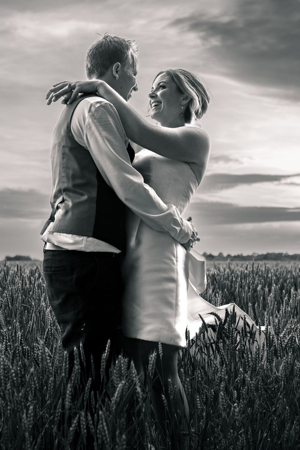 SUFFOLK WEDDING PHOTOGRAPHY - MARQUEE GARDEN WEDDING SUFFOLK