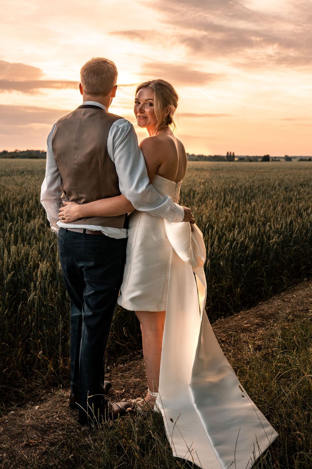 SUFFOLK WEDDING PHOTOGRAPHY - MARQUEE GARDEN WEDDING SUFFOLK