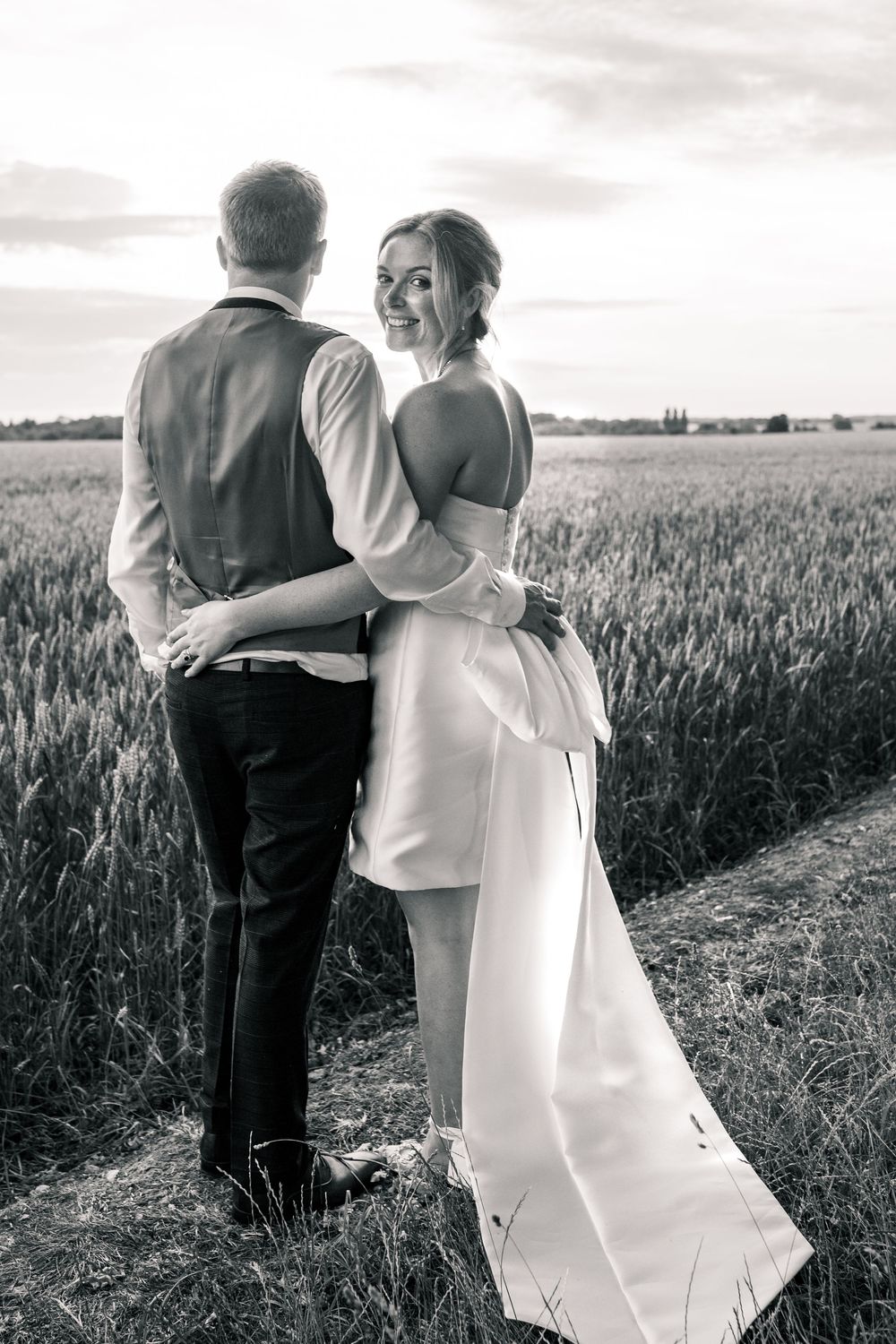 SUFFOLK WEDDING PHOTOGRAPHY - MARQUEE GARDEN WEDDING SUFFOLK